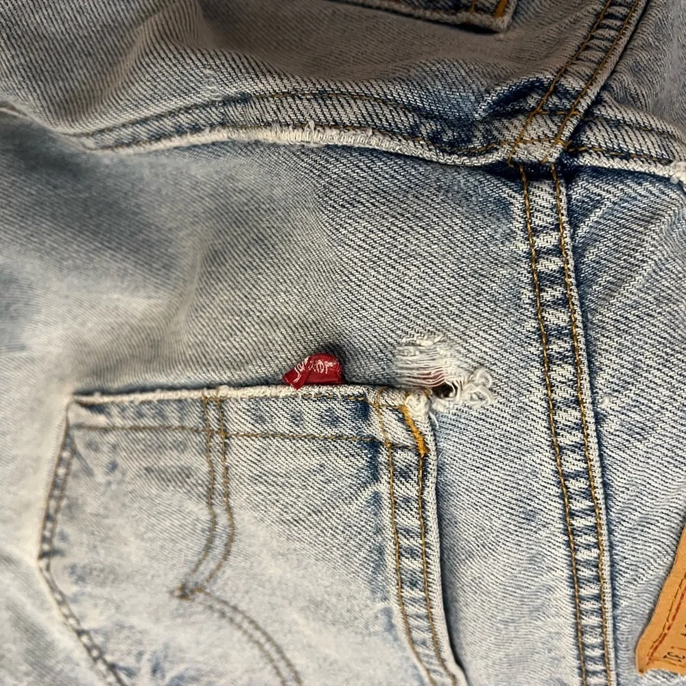 Vintage Men's distressed Blue Jeans 34x31
